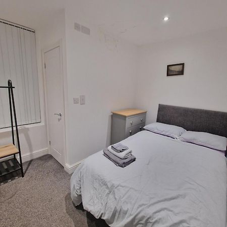 Beautiful Double Bedroom Liverpool Bagian luar foto