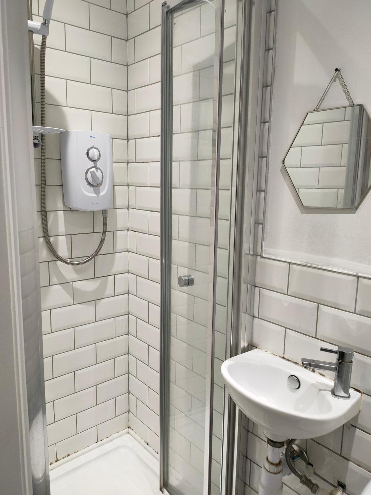 Beautiful Double Bedroom Liverpool Bagian luar foto