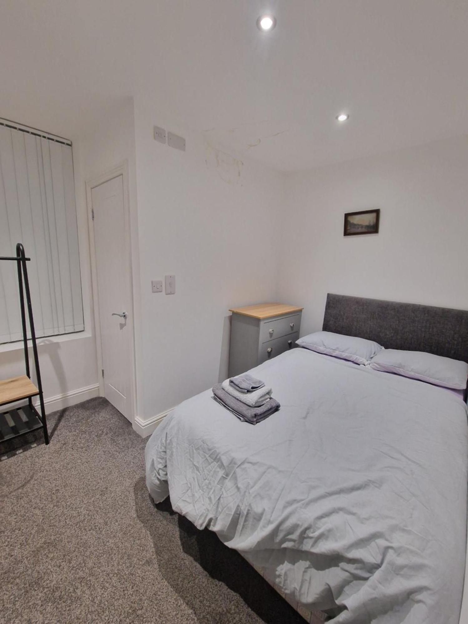 Beautiful Double Bedroom Liverpool Bagian luar foto